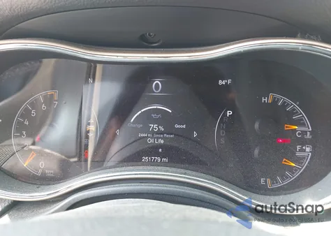 2015 Jeep Grand Cherokee Laredo z USA, uszkodzony, nr VIN 1C4RJEAG7FC713823